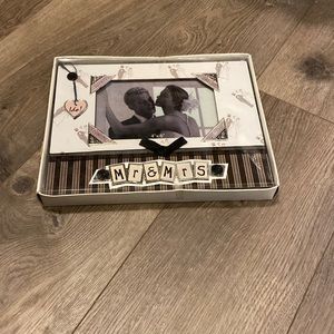 NIB 4x6 Mr. & Mrs. Frame